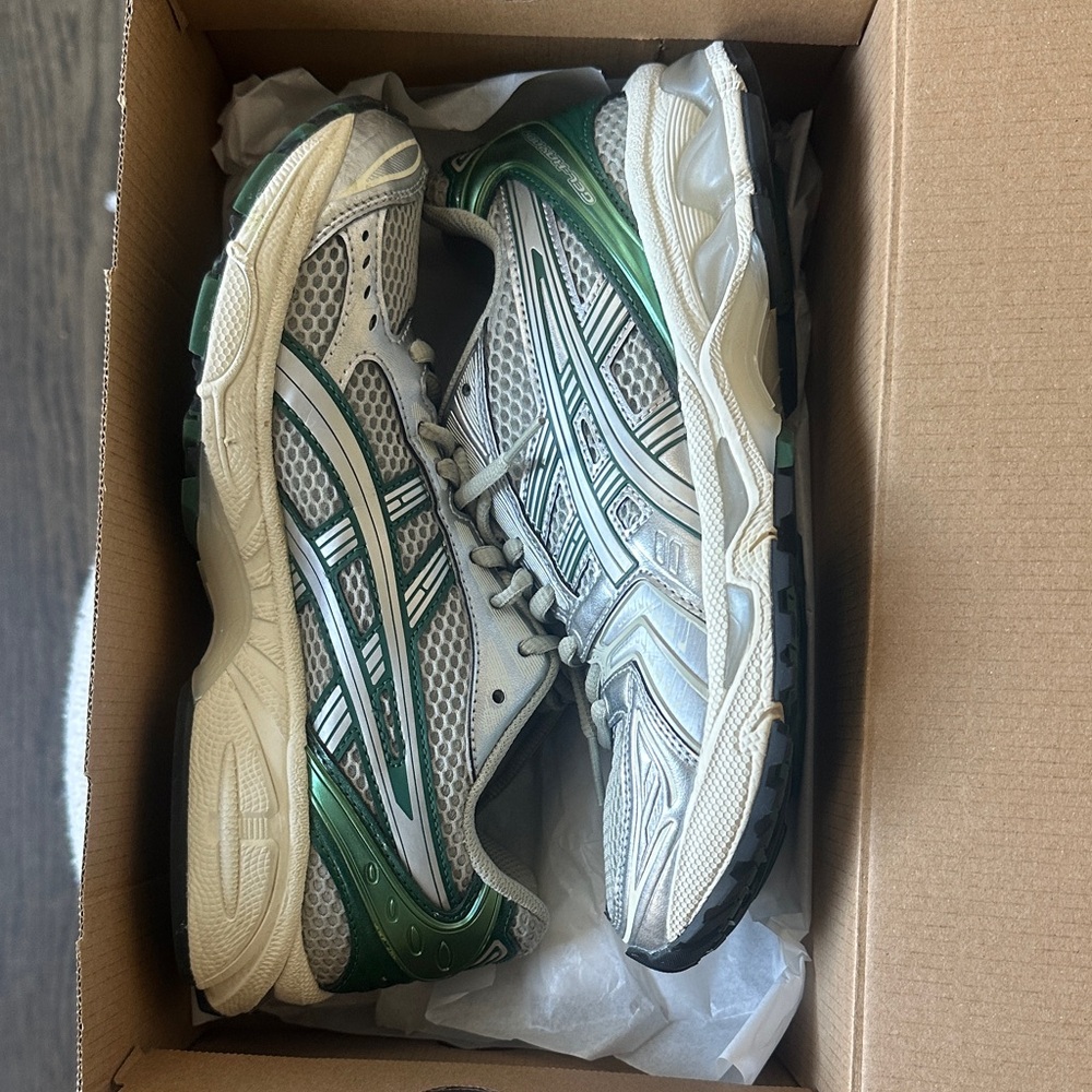 ASICS Gel-Kayano 14 Sneakers size 7